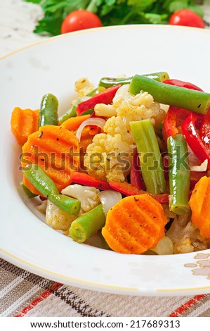 Steamed vegetables - cauliflower, green beans, carrots and onions