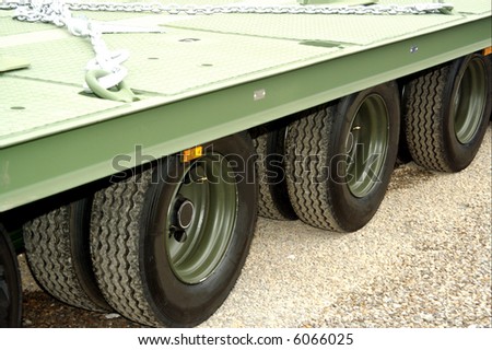 Heavy load transportation trailer platform