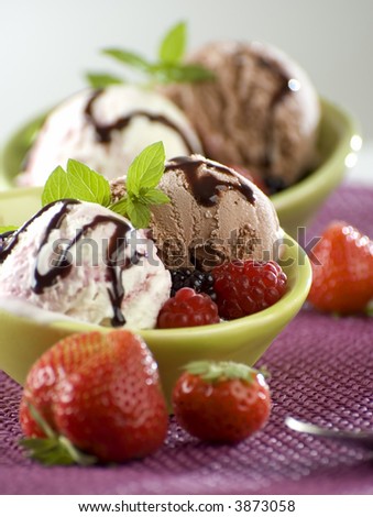 yogurt and chocolate ice cream in a bowl close up