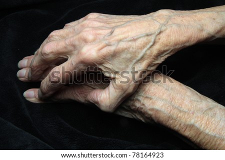 elderly hands of a woman