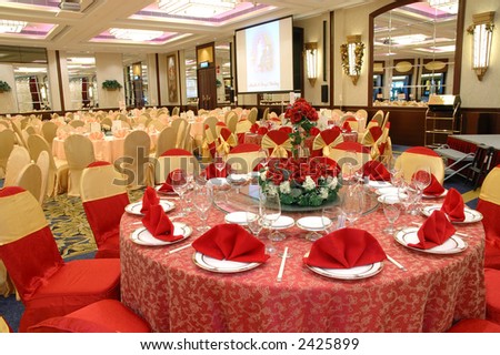 Table setting and decoration in a wedding banquet