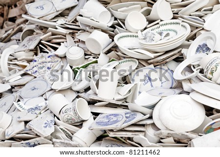 Kafi "MAJEVICA" - Page 8 Stock-photo-a-lot-of-old-white-and-blue-broken-plates-dishes-and-cups-81211462