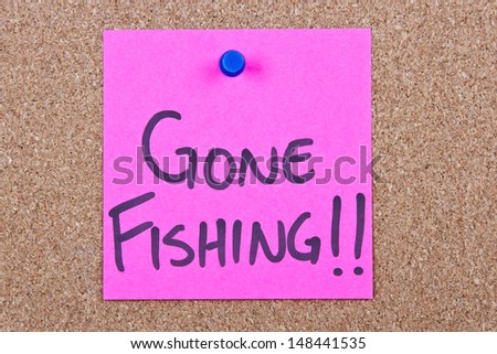 Post it note on wood in pink with gone fishing