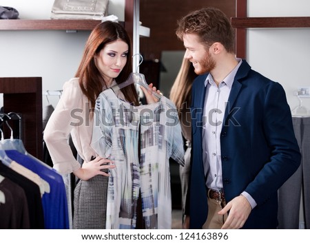 Woman insists that her boyfriend to present her a new dress