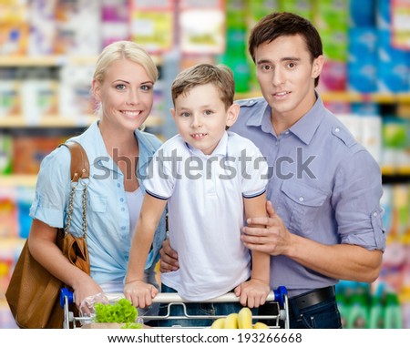 Half-length portrait of family in the market. Concept of consumerism and family relations
