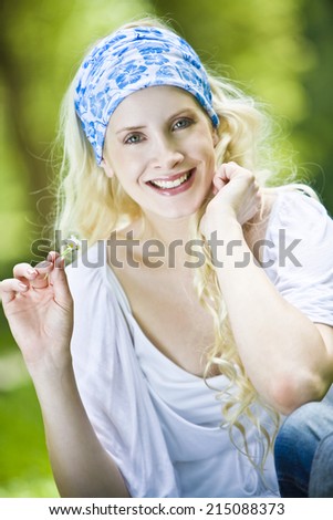 Germany, Bavaria, Munich, Young woman holding flowers, portrait