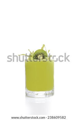 Green fruit juice from kiwis, lime and grapes