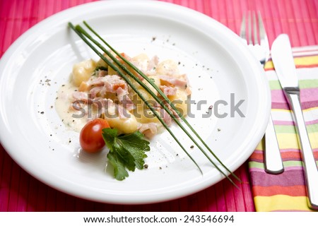 Gnocchi with cream sauce, tomatoes, parsley, and chive
