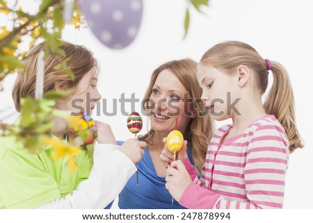 Family with easter egg, smiling