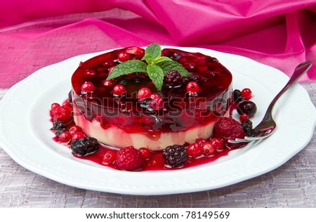 A  fruits tart on a glass cake stand
