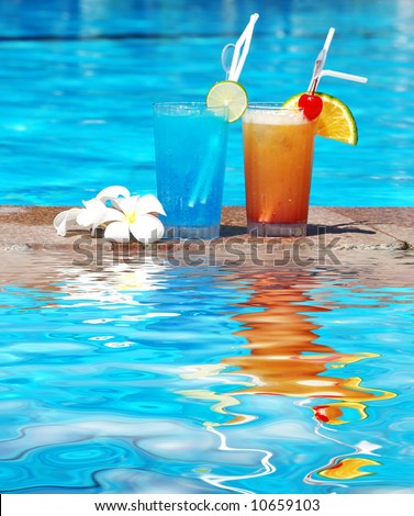 stock-photo-cocktails-near-the-swimming-pool-with-reflection-10659103.jpg