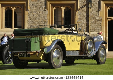 UNITED KINGDOM - SEPTEMBER 13: A classic Rolls Royce on display at the United Kingdom Concours d\'elegance Classic Car Expo at Windsor Castle on September 13, 2012 in Windsor, United Kingdom.