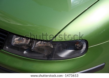 Front headlight of a green sports car