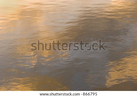 Abstract photo of the Columbia River before sunset