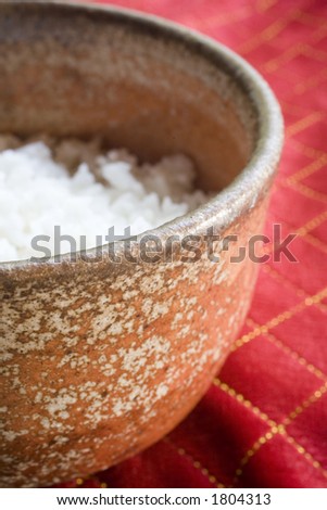 Photo of a ceramic bowl with white rice.