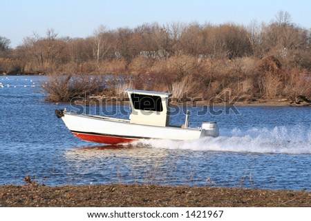 Speed boat in motion on lake.