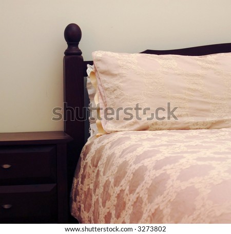 a luxurious bed room