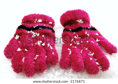 http://image.shutterstock.com/display_pic_with_logo/52593/52593,1163646507,2/stock-photo-ladies-winter-gloves-isolated-on-a-snowy-white-background-2176871.jpg