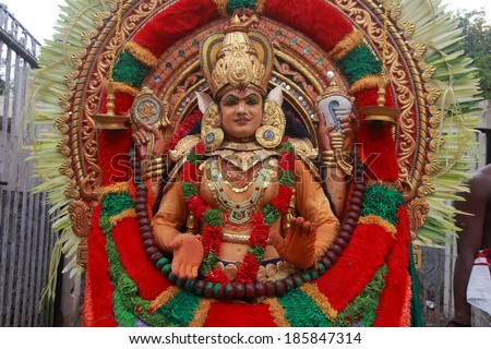 KIDANGANNUR, INDIA - APR 02 : An unidentified man dressed as a Hindu god participates in a cultural procession during the Pallimukkathu temple festival on April 02, 2014 in Kidangannur, Kerala, India.