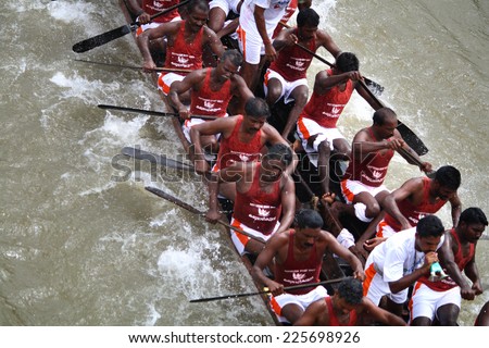 KOTTAYAM, INDIA - AUGUST 29 : A snake boat team races ahead in the Thazhathangadi Boat race held on August 29, 2010 in Kottayam, Kerala, India.