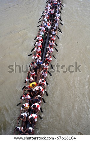 KOTTAYAM, INDIA - AUGUST 29 : Oarsmen in a snake boat team actively in the Kottayam Boat race on August 29, 2010 in Kottayam, India.