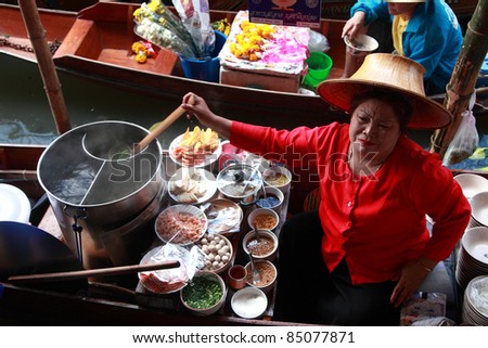 RATCHABURI, THAILAND - FEB 13: A woman prepare Thai foods at Damnoen Saduak floating market on February 13, 2011 in Ratchaburi, Thailand. Its popular for old and  traditional way to sell and buy food.