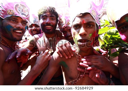 ERUMELI, INDIA - JAN 12 : Devotees paint their faces at the Petta Thullal procession on January 12, 2012 in Erumeli, India. Petta Thullal is a mass frenzied dance performed by devotees of  Ayyappa.