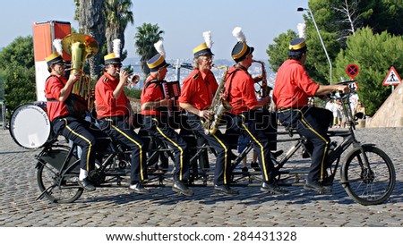 FRANCE - MAY 28:Unidentified members of the orchestra play the music while cycling during on May 28, 2009 in Paris, France.