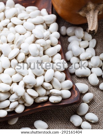 The wooden plate fill with white lima beans