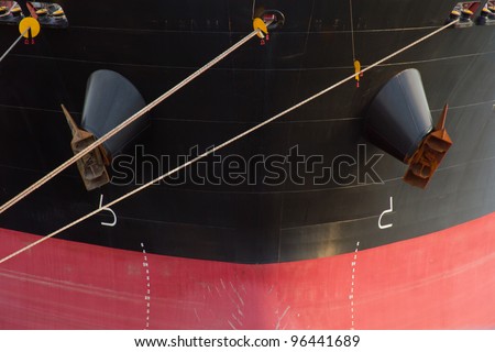 Bow of bulk carrier vessel with anchors and mooring ropes