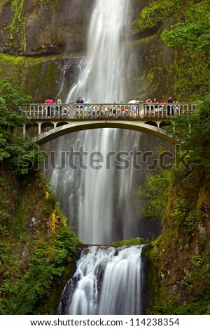 Multnomah Falls, Oregon U.S.A. - Columbia River Gorge, Located East of Troutdale. 620 feet (189 m) Total Waterfall Cascades Hight. Multnomah Falls in Summer. Oregon Famous Places Photo Collection.