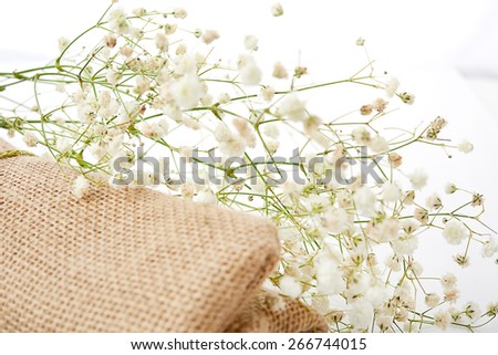 bouquet flowers on linen tablecloths