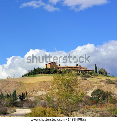 Idyllic rural Tuscan landscape with old farmhouse near Pienza, Vall d\'Orcia Italy, Europe