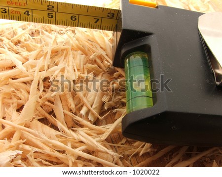 Wood shavings and a tape measure with bubble level