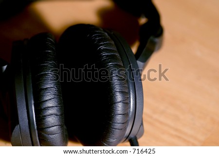 black headphones on table