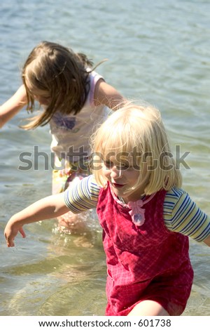 kids play in the water