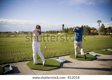 golf swings at the practice range