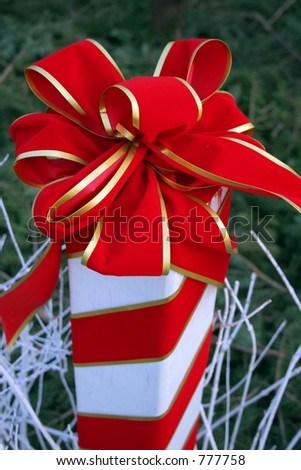 Red Christmas bow