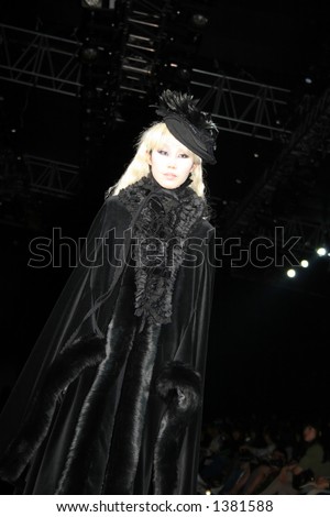 Model at Seoul Fashion Week (Seoul Collection) Fall/Winter 2006. Enzuvan collection by Hong Eun-ju.