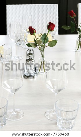 black and white wedding table settings. lack and white wedding table