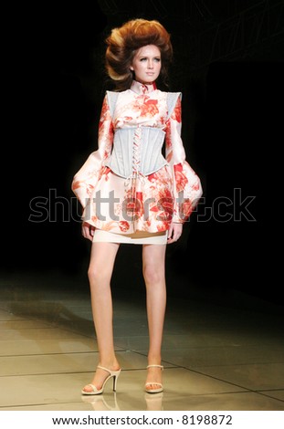Model on the catwalk at Seoul Collection (Fashion Week) 08 S/S.