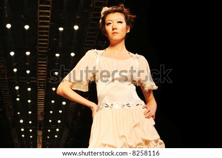 Asian model on the catwalk at Seoul Collection (Fashion Week) 08 S/S.