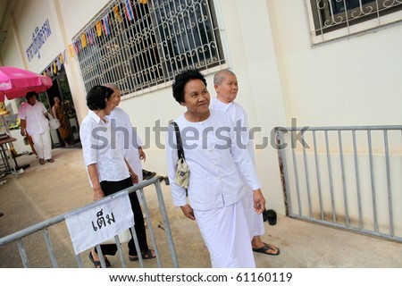 PHUKET - SEPTEMBER 17: Thais gather at the temple to celebrate monk Luang Pu Supha\'s 114th birthday  on September 17, 2010 in Phuket, Thailand. Many Thais believe he is the world\'s oldest man.