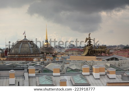 Roofs of Saint Petersburg. Admiralty, the chariot on the arch of the General Staff.