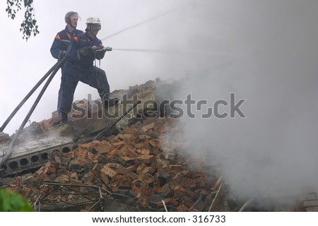 Fire extinguishing. *** Local Caption *** Editorial, No Release Required
