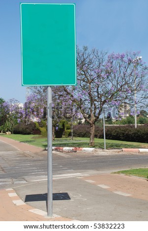 Blank green sign with a copy space area