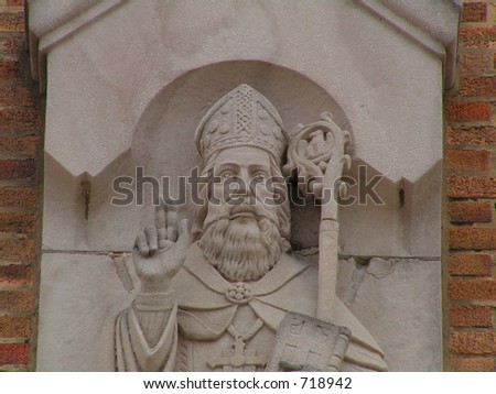 ARCHITECTURAL SCULPTURE ON CHURCH BUILDING