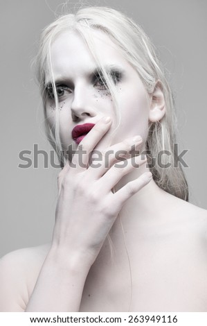 High Fashion Beauty Model Girl with dark Make up and Long Lushes. Red Lips. Dark Lipstick and White Skin. Vogue Style Portrait