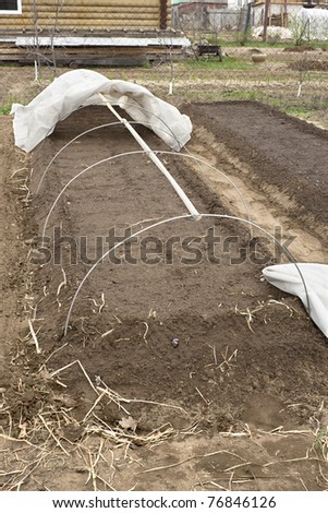 Frame from the wire to cover the beds in the garden
