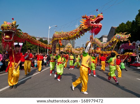 FOSHAN CITY-Dec 21: In order to meet the 2014 new year, dragon dance and lion dance teams performed at the Foshan square,attracted a large number of people to watch Dec 21, 2013 in Foshan, China